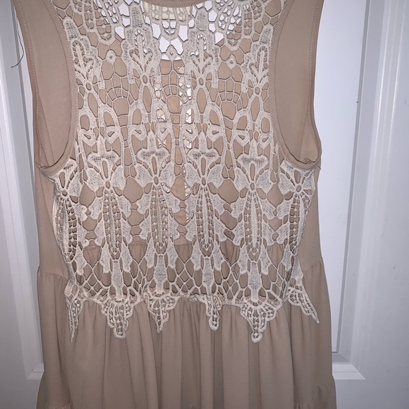 Tan lace dress - Picture 6 of 8